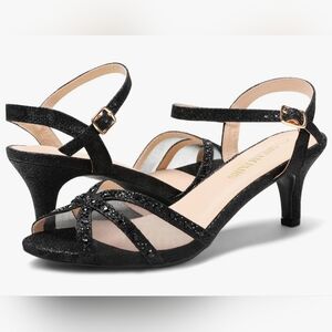 NWOT Dream Pairs Nina sandals